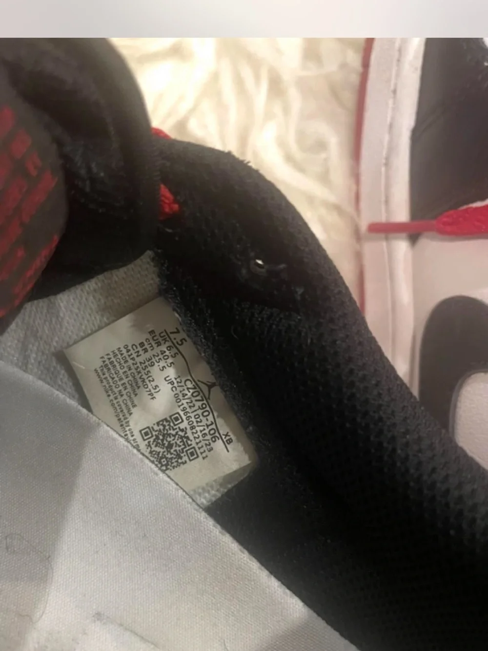 Jordan Low Top Sneaker - White / Black / Red